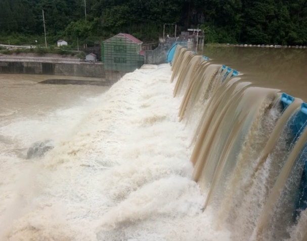 Comparison of Operation Parameters of Hydraulic Elevator Dam and Hydraulic Lifting Dam