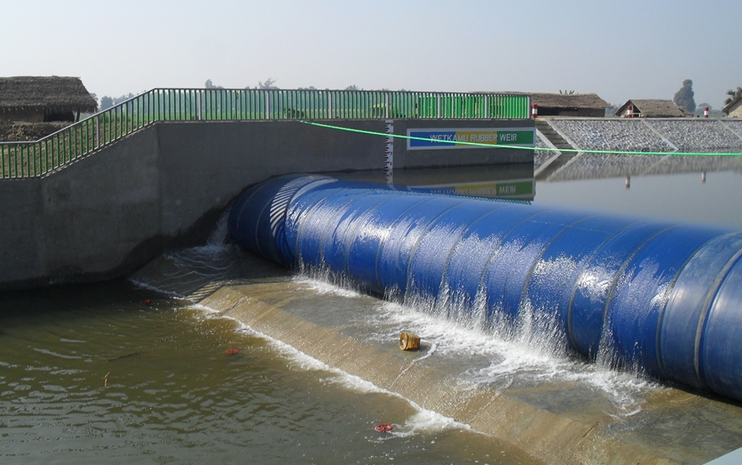 Pillow-type rubber dams