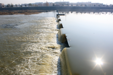 What Is the Difference Between a Dam and a Retaining Wall?